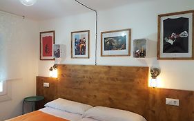 Barri Antic Hostel & Pub